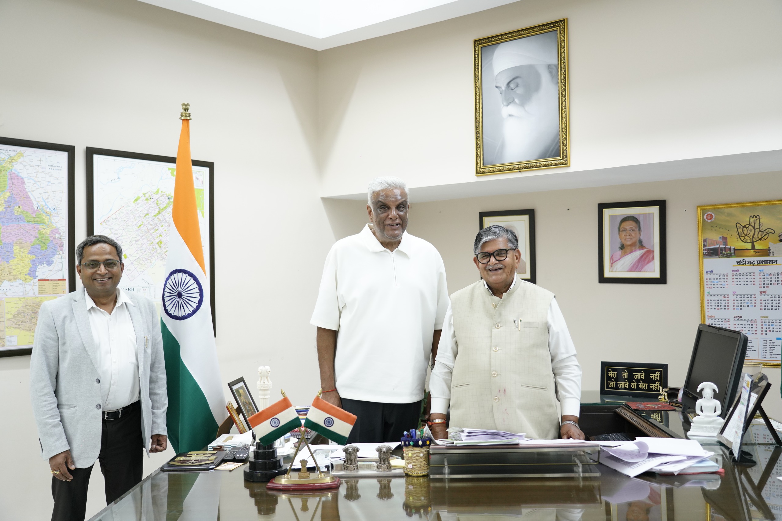 पंजाब किंग्स के सीईओ और सीएफओ राज्यपाल कटारिया से मिले