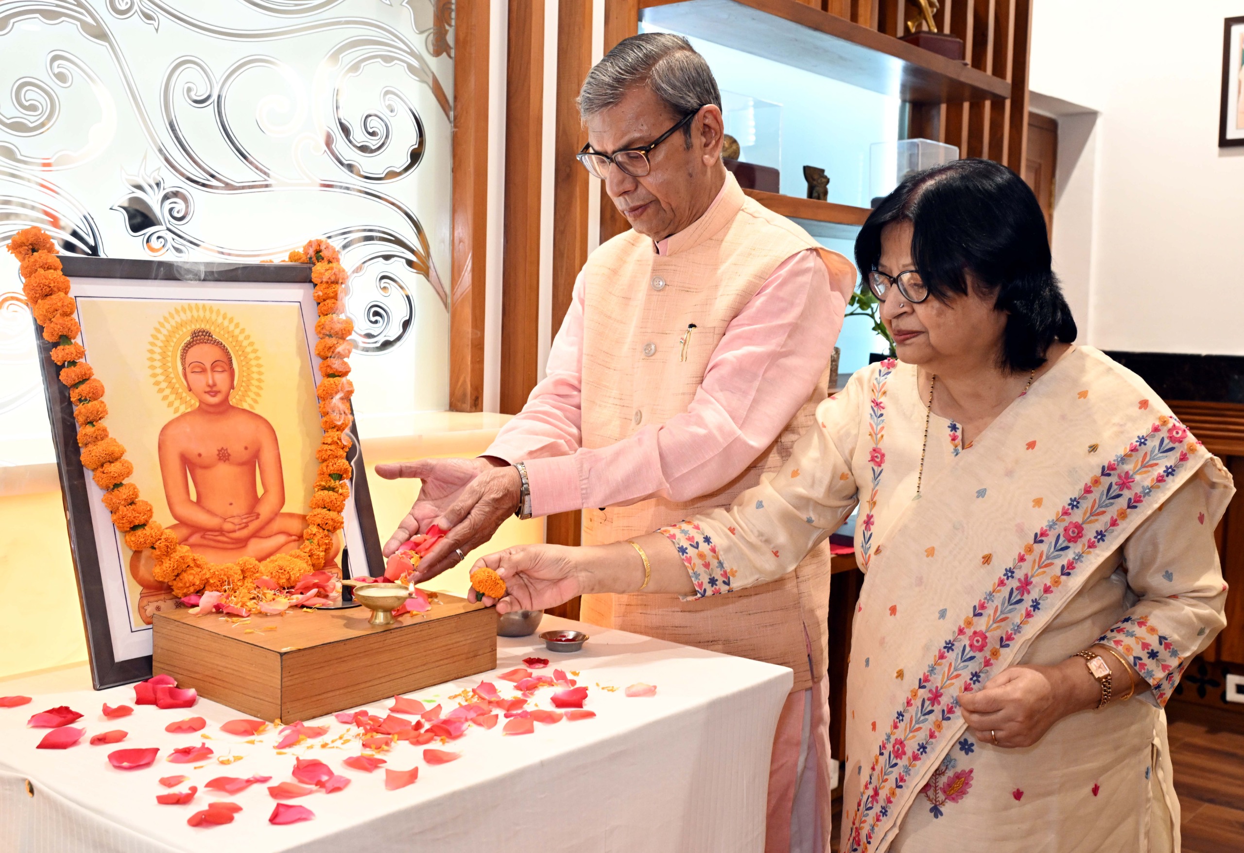 हरियाणा के राज्यपाल ने भगवान महावीर को किया नमन