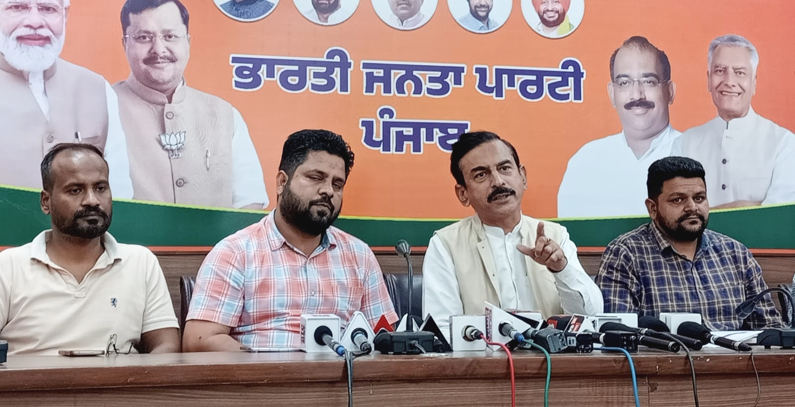 एसडीएम के दफ्तर में आधी रात को आप ने किया नयागांव नगर काउंसिल की वोटर लिस्ट में हेरफेर: भाजपा