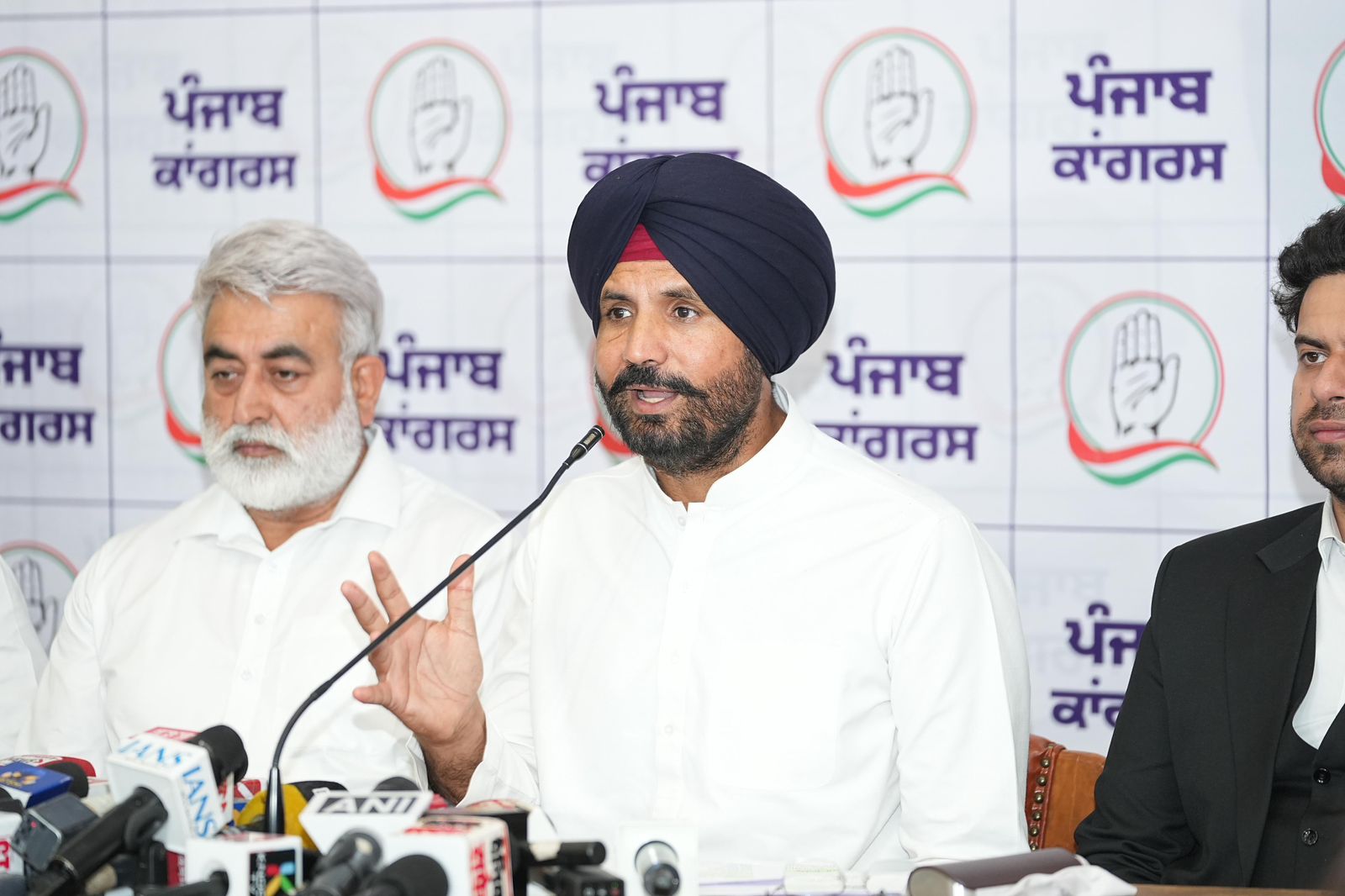 पंजाब में भाजपा प्रदेश अध्यक्ष भी आउटसोर्स करने को मजबूर : वड़िंग
