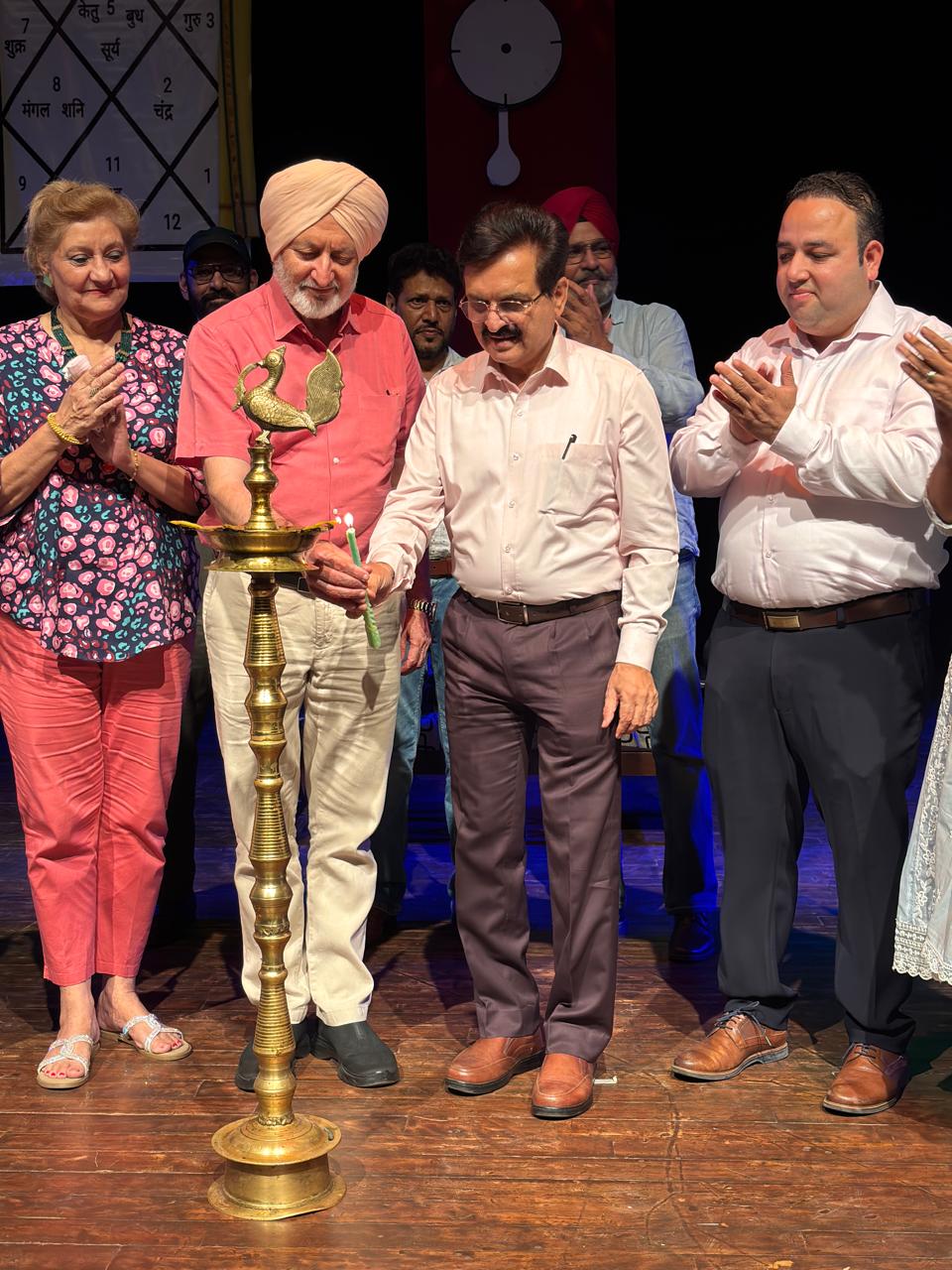 सुचेतक रंगमंच ने ‘वकत तैनू सलाम है’ नाटक के साथ टैगोर थिएटर में रंग जमाया